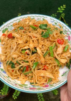 Foto resep Mie goreng ayam suwir simple by sheila❤️