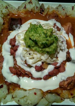 Una foto de PAPAS En Canasta con Zaragozas(alubias), a la Española...!