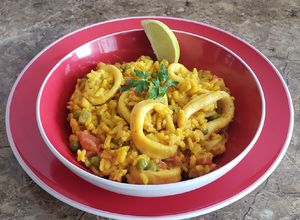 Una foto de Arroz meloso con calamares