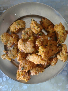 A picture of Moong dal pakode.