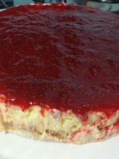 Foto de Cheesecake com geleia de morango