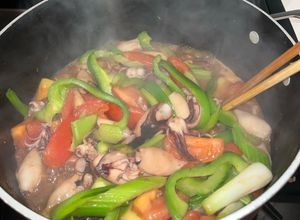Foto de Ensopado de lulas com legumes