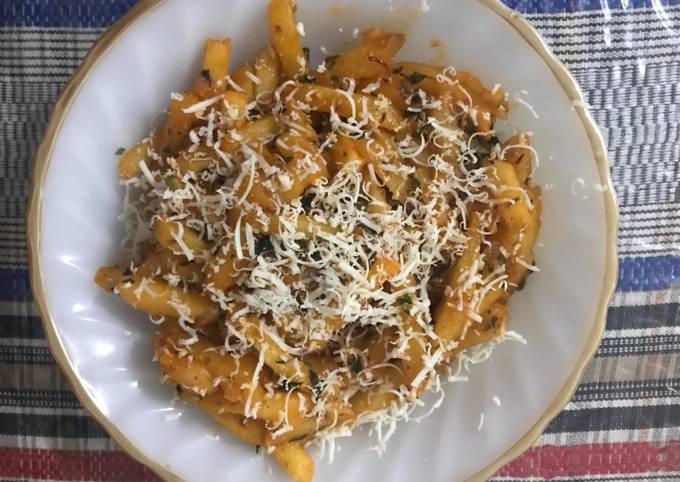 Kentang Goreng Saus Bolognese / French Fries with Bolognese Sauce