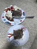 Bolo crepe de chocolate com chantilly de morango