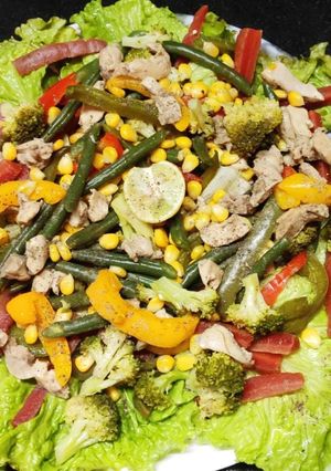 অয়েল ফ্রী চিকেন স্যালাড(oilfree chicken salad recipe in Bengali) রেসিপির প্রধান ছবি