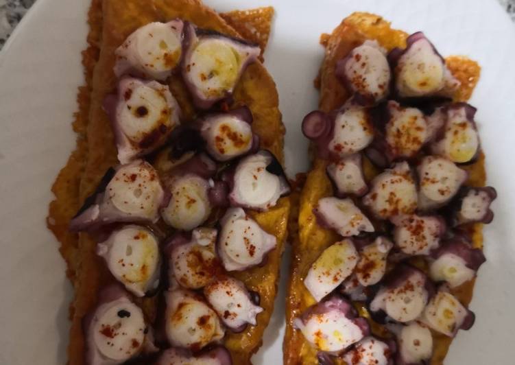 Tosta de pulpo a la Gallega