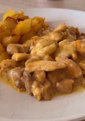 Una foto de Pollo al ajillo con cerveza