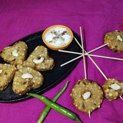 A picture of Vrat special sabudana and potato vada.