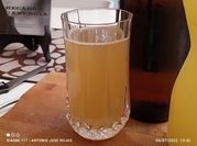 Una foto de agua de limón