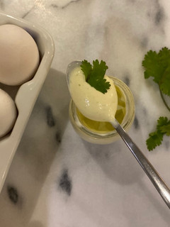 Una foto de Mayonesa de huevo cocido con cilantro