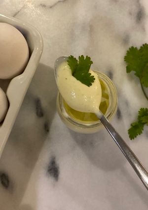 Una foto de Mayonesa de huevo cocido con cilantro