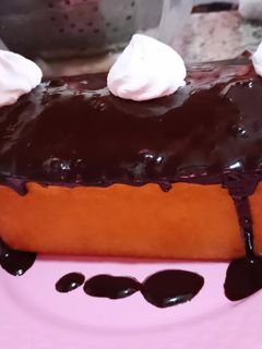 Una foto de Budín de vainilla con baño de chocolate 🍫🤤