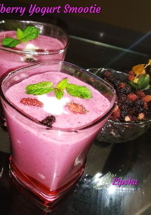 A picture of Mulberry Yogurt Smootie.