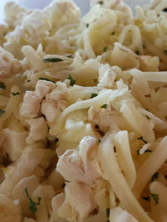 Una foto de Palomitas con mantequilla, mozzarella, ajo y perejil