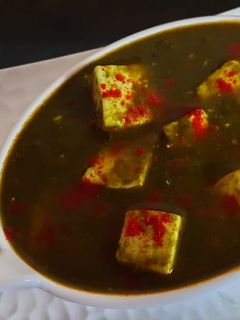 पालक पनीर(Palak paneer recipe in hindi) रेसिपी मुख्य फोटो