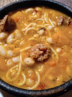 Una foto de Porotos con riendas a rienda suelta