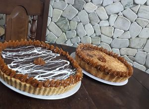 Una foto de Tarta bombón (2) y tarta de coco