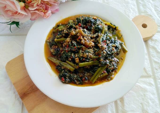 Bagaimana Menyiapkan Tumis Kangkung Pedas, Bisa Manjain Lidah