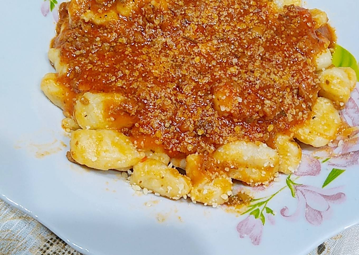 Ñoquis de papa con salsa bolognesa