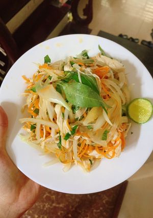 Hình của món Nộm gà xé phay.