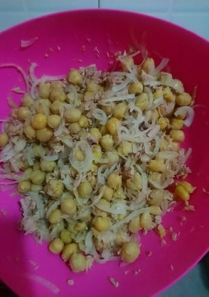 Una foto de Ensalada de garbanzos