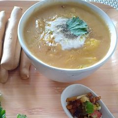 A picture of Cabbage cauliflower carrots soup.