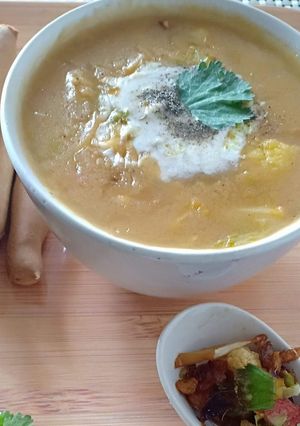 A picture of Cabbage cauliflower carrots soup.