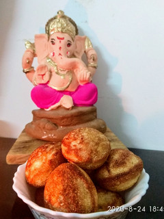 இட்லி மாவு இனிப்பு ரவை பணியாரம் (Idlimaavu inippu ravai paniyaram recipe in tamil) செய்முறை முக்கிய புகைப்படம்