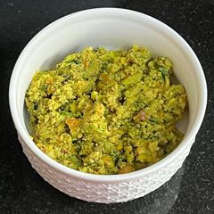 A picture of Amla Aur Kacchi Haldi Ka Thecha.