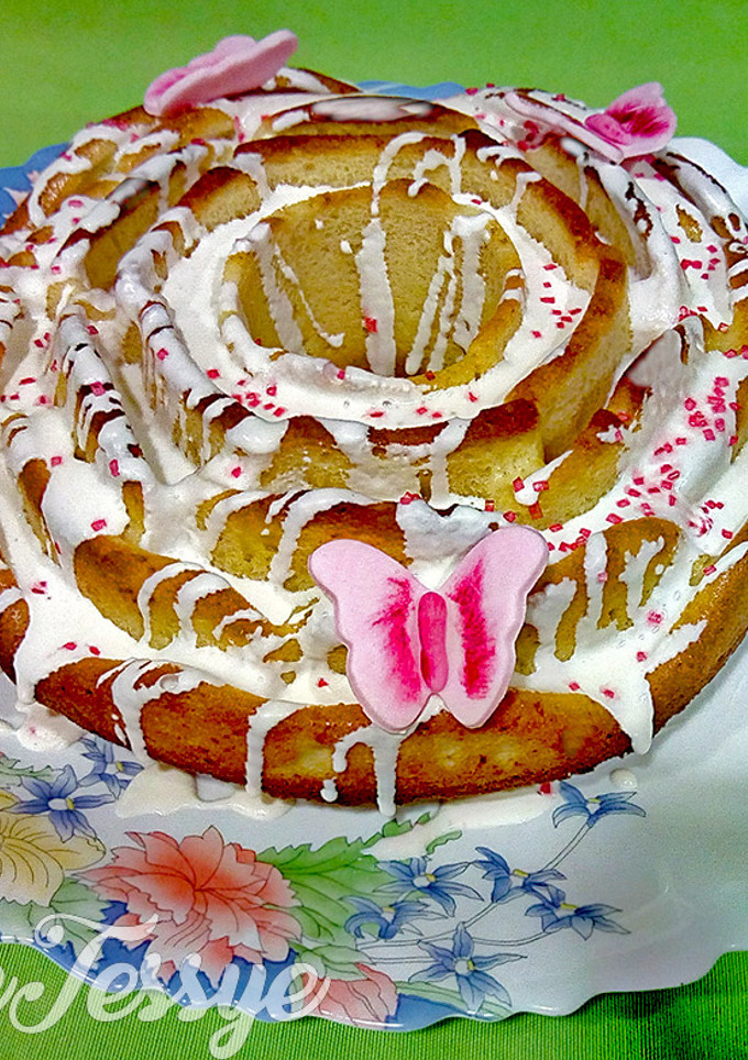 Una foto de Bundt cake de buttermilk y vainilla