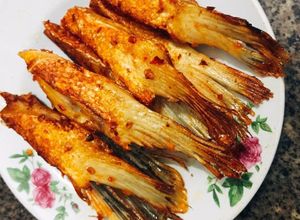 Hình của món Vi cá hồi chiên giòn.