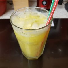 A picture of My Mango & Banana fruit juice. 😘.