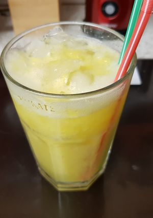 A picture of My Mango & Banana fruit juice. 😘.