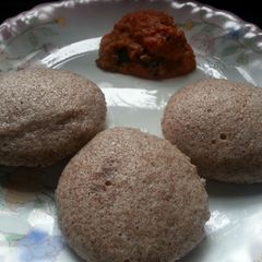 A picture of Ragi idli.
