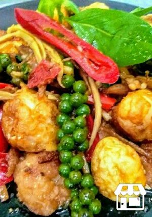 รูปของ ผัดฉ่าไข่นกกระทากับอกไก่ทอด