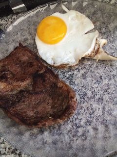 Una foto de Bifes de carne a la plancha muy ricos😋