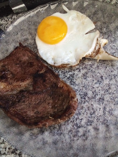 Una foto de Bifes de carne a la plancha muy ricos😋