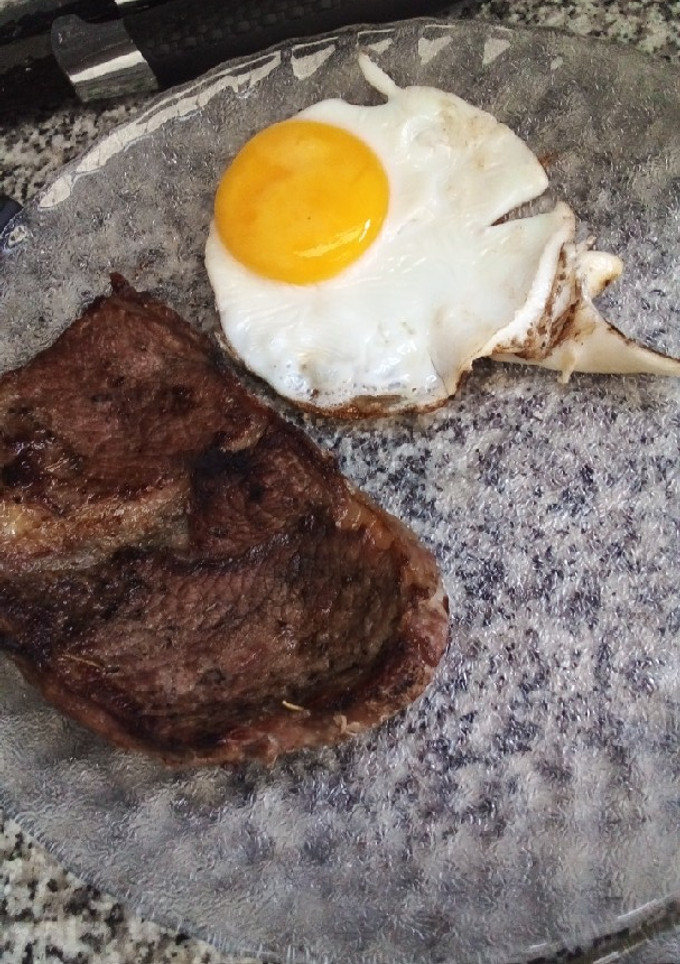 Una foto de Bifes de carne a la plancha muy ricos😋