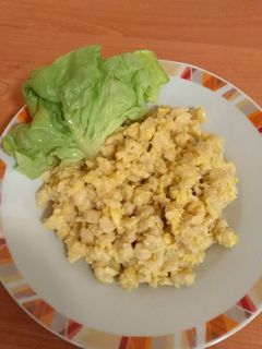 Tojásos nokedli salátával recept fotója