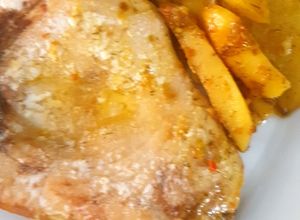 Una foto de Emperador al horno con patatas