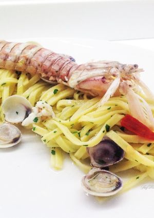 Foto di Tagliolini con cicale di mare e lupini