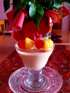 Una foto de Batido de melocotón con yogur y queso