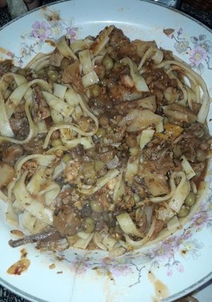 Una foto de Tallarines con salsa de arvejas