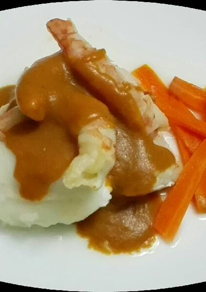 Una foto de Merluza en crema de gambas