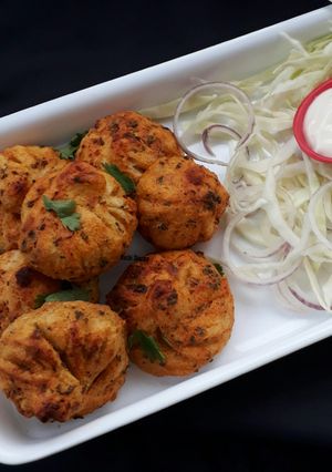 A picture of Veg Tandoori Momos.