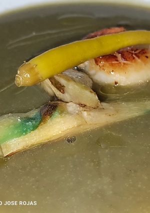 Una foto de Crema de alcachofas y viera