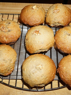 Una foto de MUFFINS DE BANANAS CON NUECES. JON STYLE