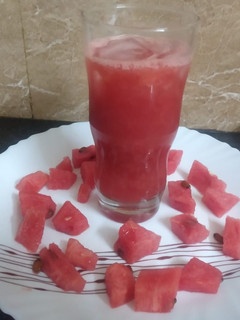 તરબૂચ નું જ્યુસ (watermelon juice recipe in gujarati) રેસીપી મુખ્ય ફોટો