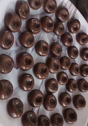 રાઉન્ડ ચોકલેટ (Round Chocolate Recipe In Gujarati) રેસીપી મુખ્ય ફોટો