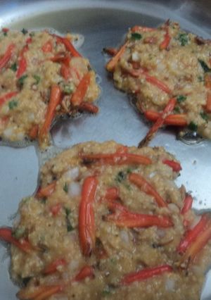 Una foto de Tortitas de flores de sábila, amaranto, chía con ajonjolí rancheras en caldillo las Correa del Ocote
